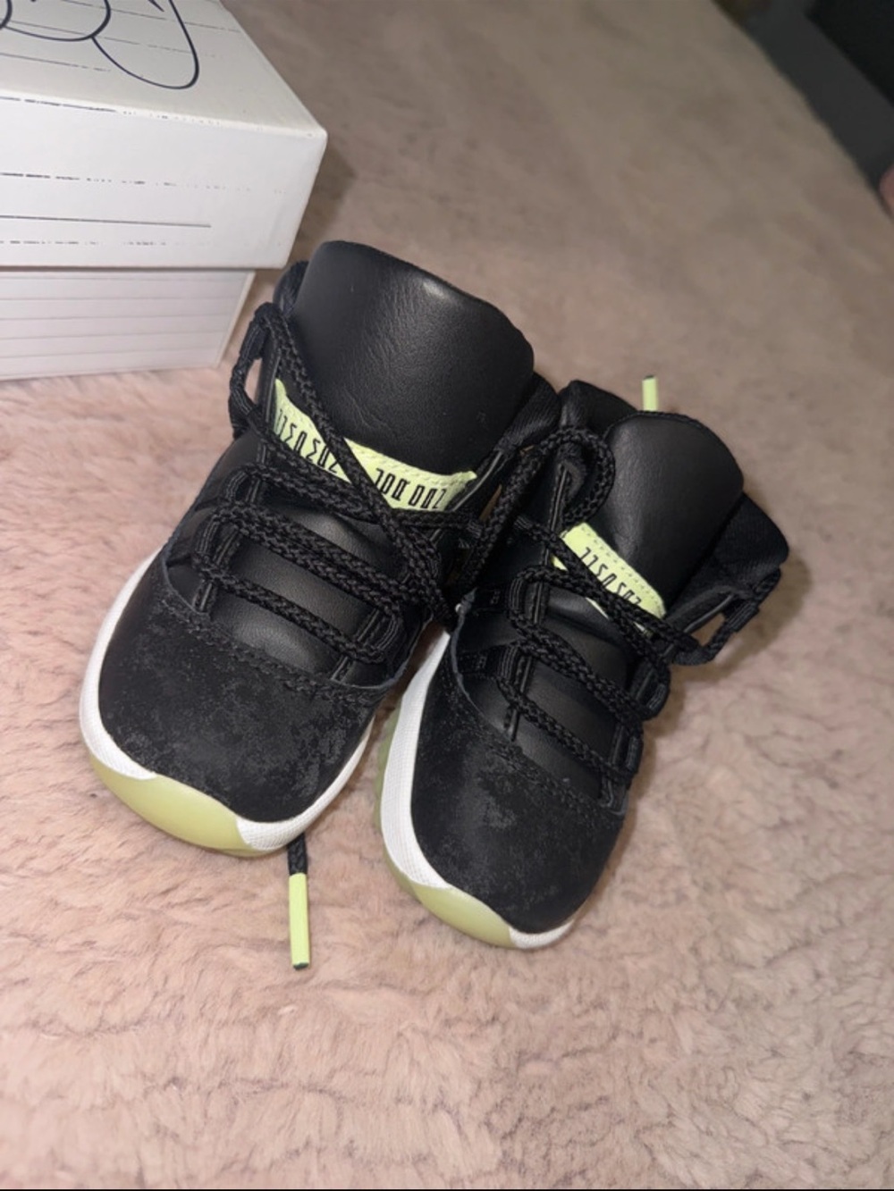 Jordan Kids Black Sneakers glow in the dark